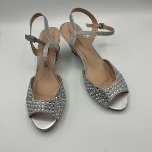 L Lorraine glitter wedge sandal. Size 9